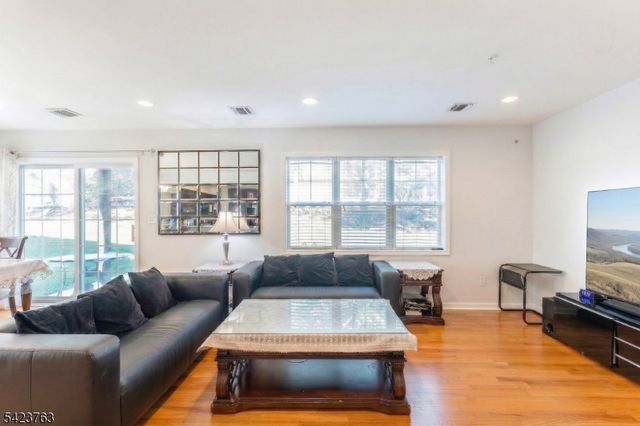 30 Mountain Ave 11, Paterson City, NJ 07501