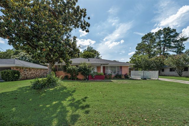 1109 Elmwood Street, Gainesville, TX 76240