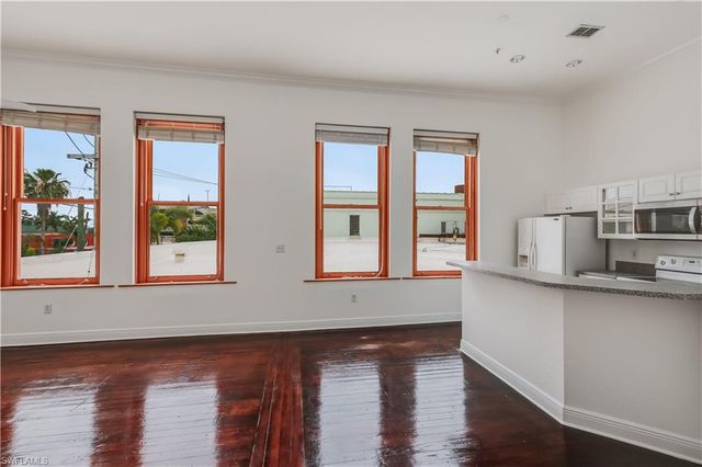 2260 1st ST # 204, Fort Myers, FL 33901