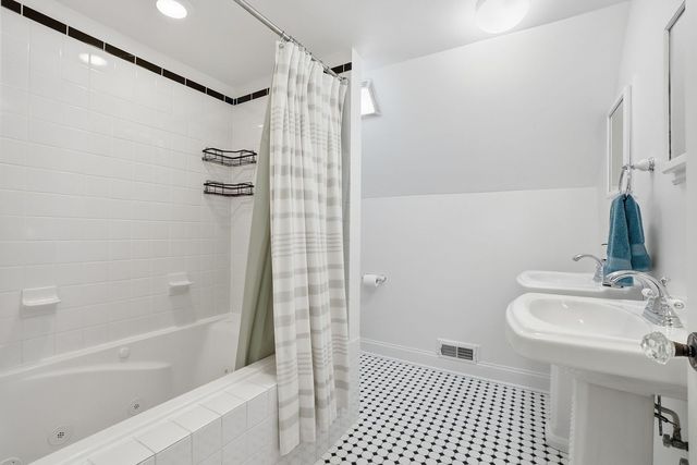 7555 W Isham Avenue, Chicago, IL 60631