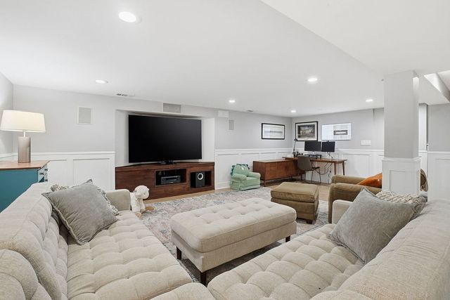7555 W Isham Avenue, Chicago, IL 60631