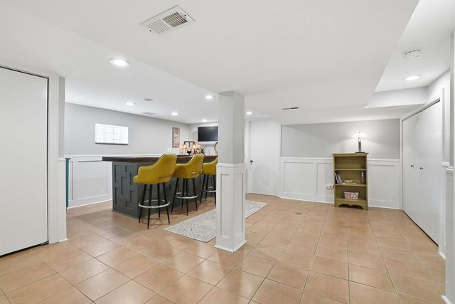 7555 W Isham Avenue, Chicago, IL 60631