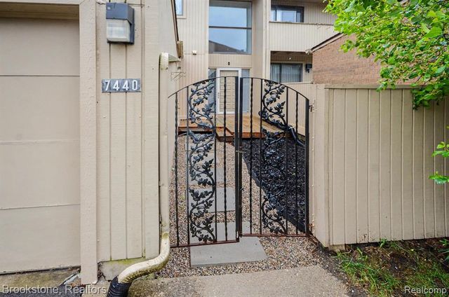 7440 Azalea Court, West Bloomfield, MI 48322