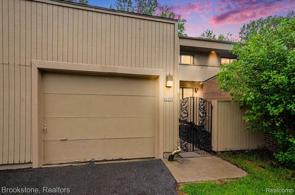7440 Azalea Court, West Bloomfield, MI 48322