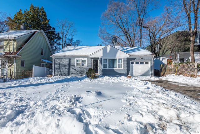 24 Jackson Street, Glen Cove, NY 11542