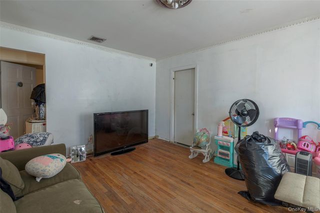 24 Jackson Street, Glen Cove, NY 11542