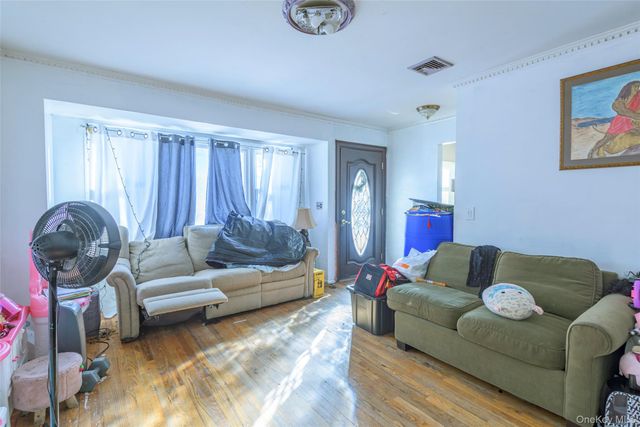 24 Jackson Street, Glen Cove, NY 11542