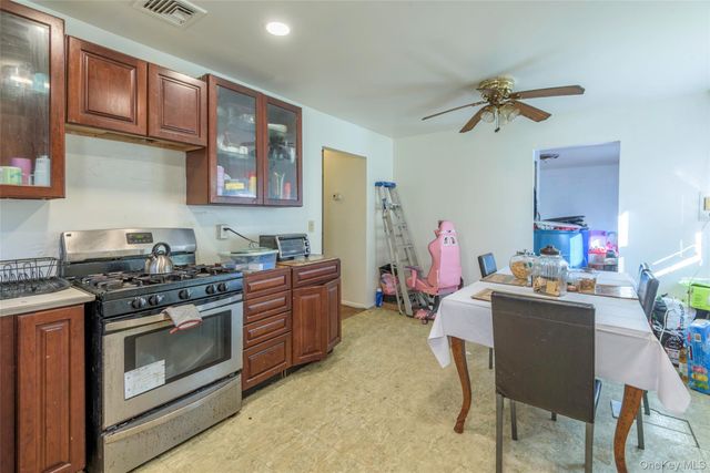 24 Jackson Street, Glen Cove, NY 11542