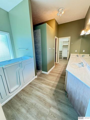 11426 Iowa Circle, Omaha, NE 68142