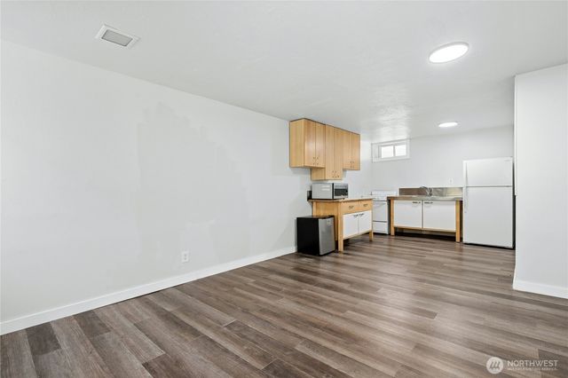 9520 2nd Avenue NW, Seattle, WA 98117