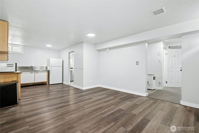 9520 2nd Avenue NW, Seattle, WA 98117