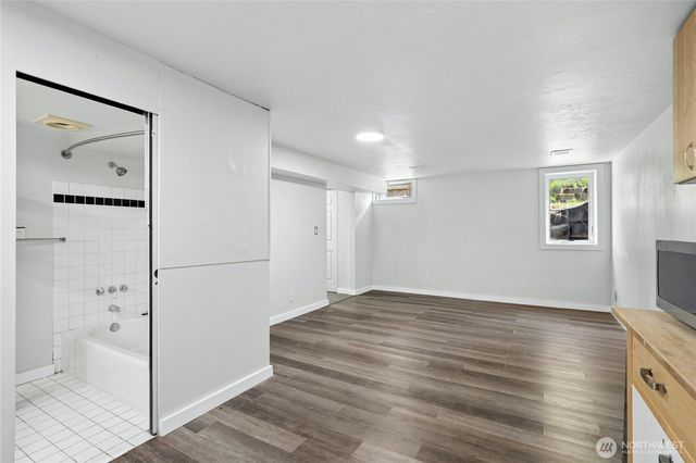 9520 2nd Avenue NW, Seattle, WA 98117