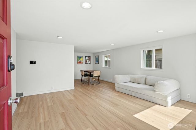 9520 2nd Avenue NW, Seattle, WA 98117