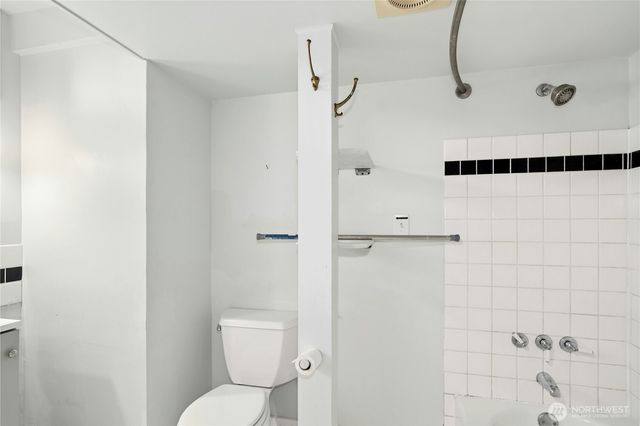 9520 2nd Avenue NW, Seattle, WA 98117