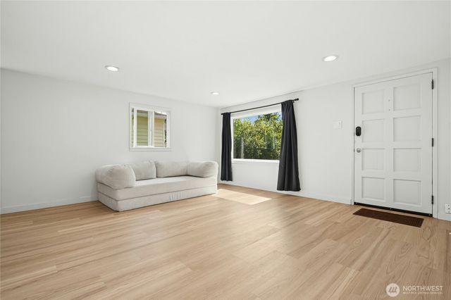 9520 2nd Avenue NW, Seattle, WA 98117