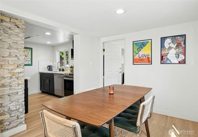 9520 2nd Avenue NW, Seattle, WA 98117