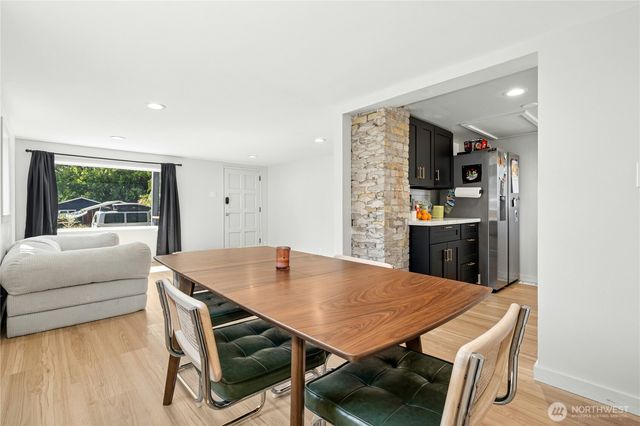 9520 2nd Avenue NW, Seattle, WA 98117