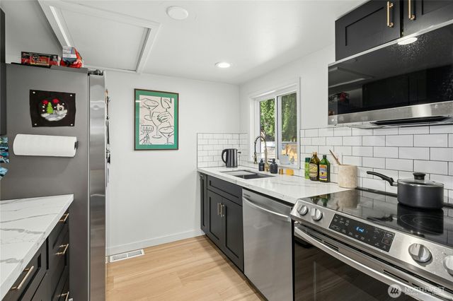 9520 2nd Avenue NW, Seattle, WA 98117