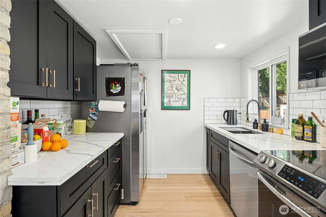 9520 2nd Avenue NW, Seattle, WA 98117