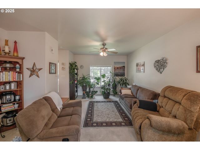 1036 9th St, Florence, OR 97439