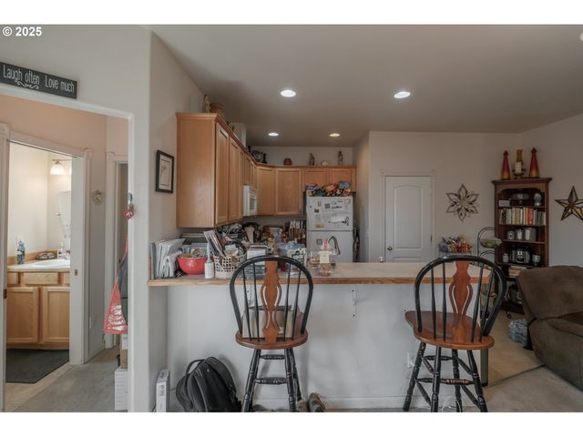 1036 9th St, Florence, OR 97439