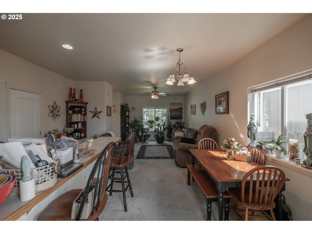 1036 9th St, Florence, OR 97439