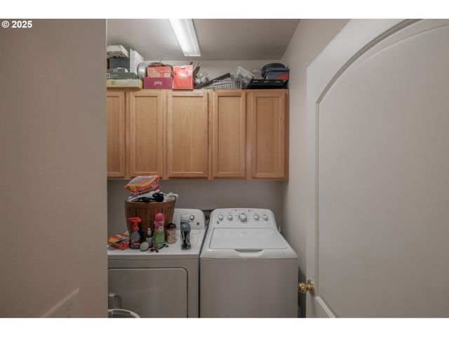 1036 9th St, Florence, OR 97439