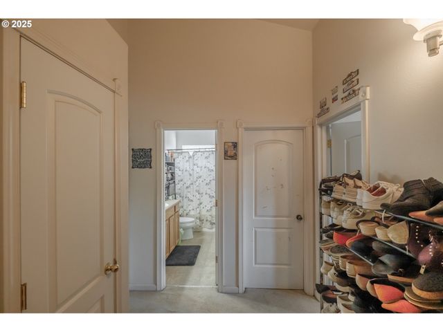 1036 9th St, Florence, OR 97439