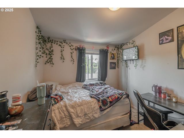 1036 9th St, Florence, OR 97439