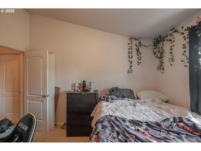 1036 9th St, Florence, OR 97439