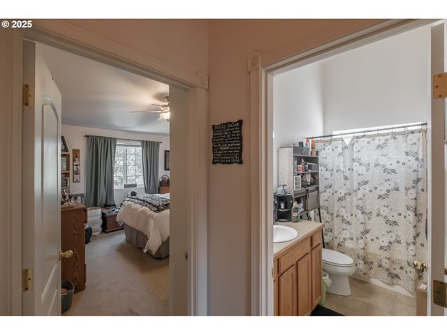 1036 9th St, Florence, OR 97439