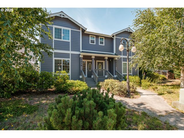 1036 9th St, Florence, OR 97439