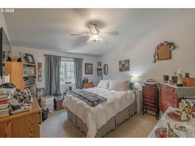 1036 9th St, Florence, OR 97439