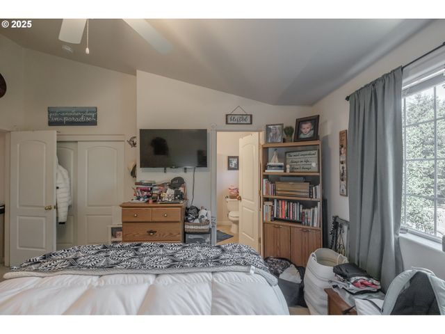 1036 9th St, Florence, OR 97439