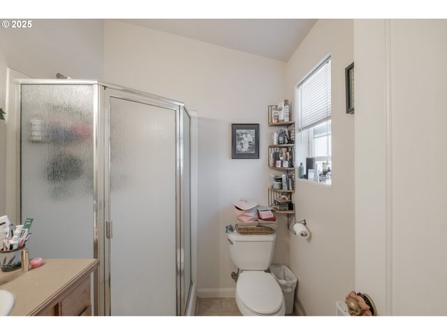 1036 9th St, Florence, OR 97439