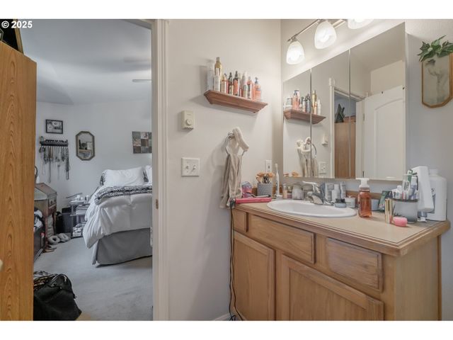 1036 9th St, Florence, OR 97439