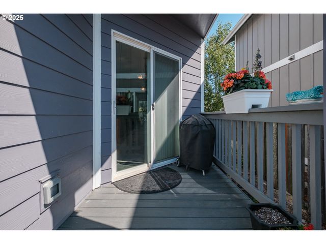 1036 9th St, Florence, OR 97439