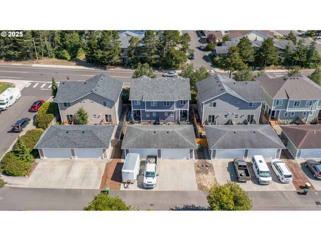 1036 9th St, Florence, OR 97439