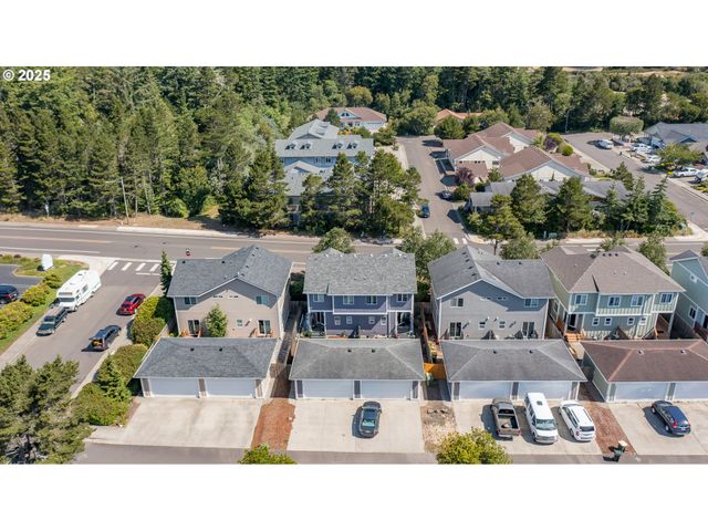 1036 9th St, Florence, OR 97439