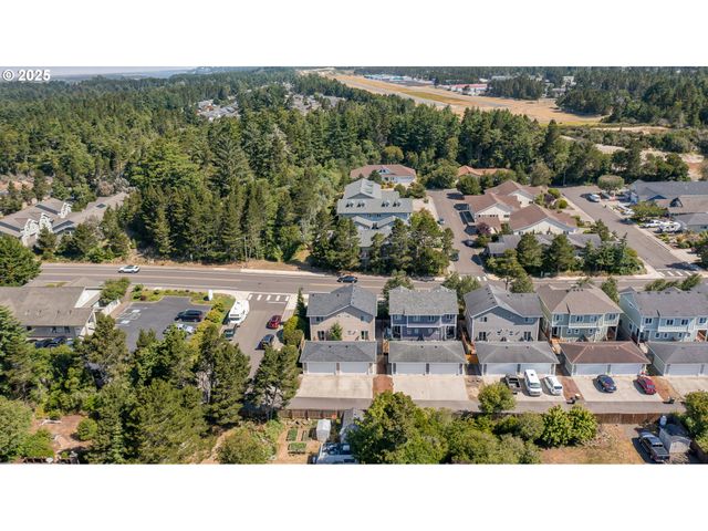 1036 9th St, Florence, OR 97439