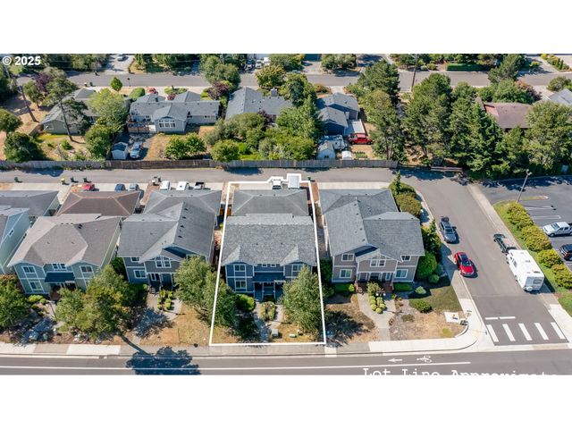 1036 9th St, Florence, OR 97439