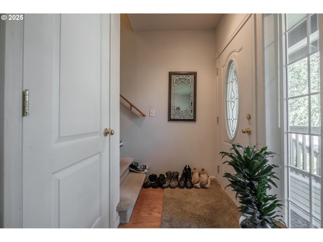 1036 9th St, Florence, OR 97439