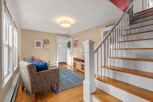 194 College Farm Rd, Waltham, MA 02451