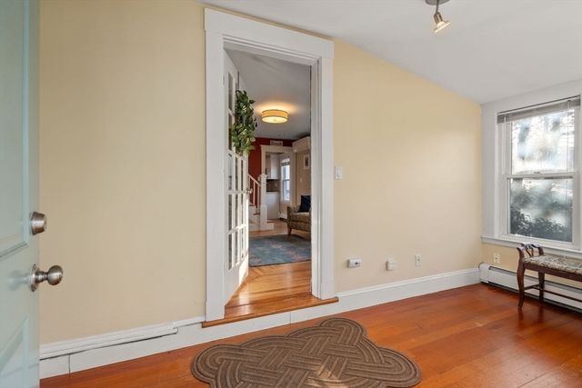 194 College Farm Rd, Waltham, MA 02451