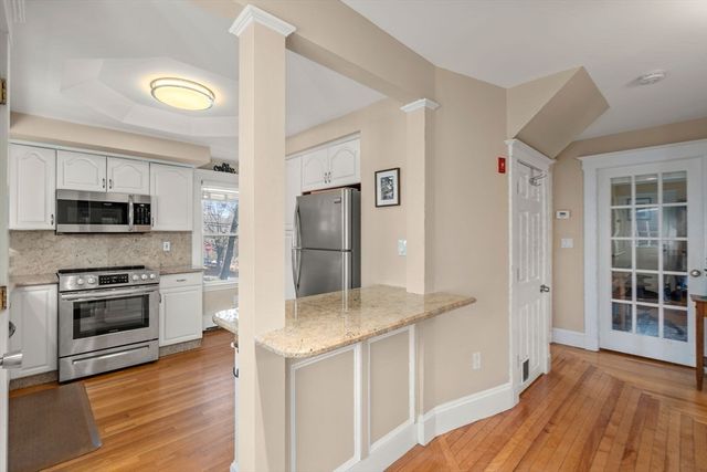 194 College Farm Rd, Waltham, MA 02451