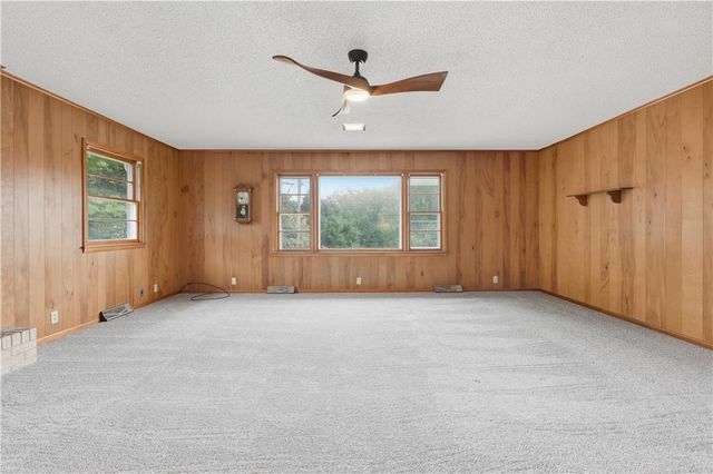 610 NW North Shore Drive, Lake Waukomis, MO 64151