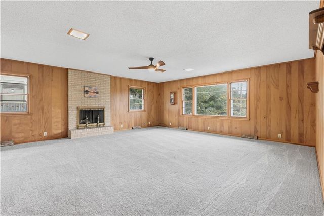 610 NW North Shore Drive, Lake Waukomis, MO 64151