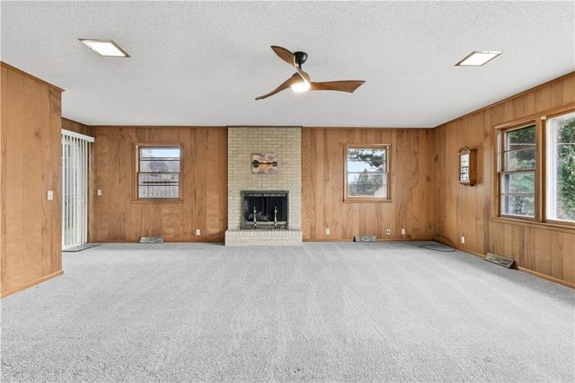 610 NW North Shore Drive, Lake Waukomis, MO 64151