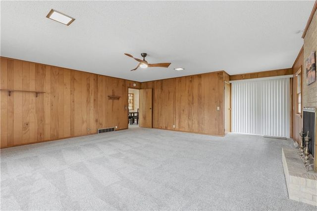 610 NW North Shore Drive, Lake Waukomis, MO 64151