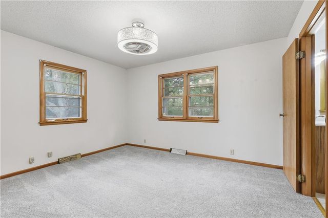 610 NW North Shore Drive, Lake Waukomis, MO 64151